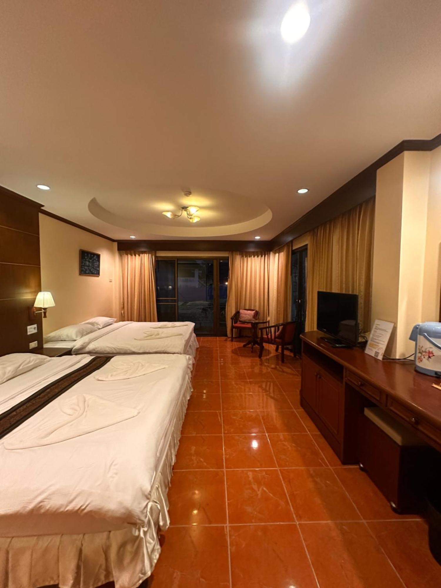 Centre Point Nanai Hotel Patong Ngoại thất bức ảnh